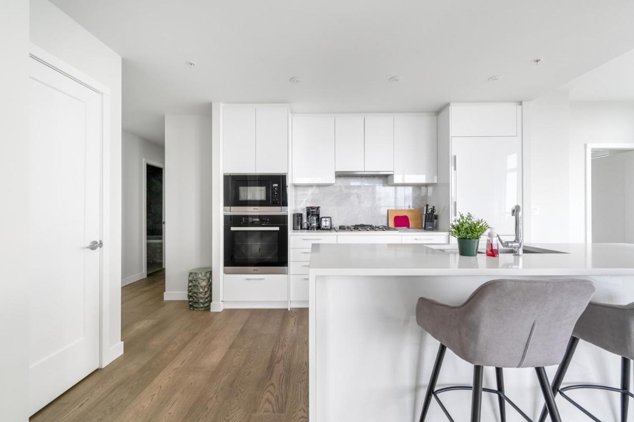 Urban Oasis: Stylish Retreat At Ubc Apartment *