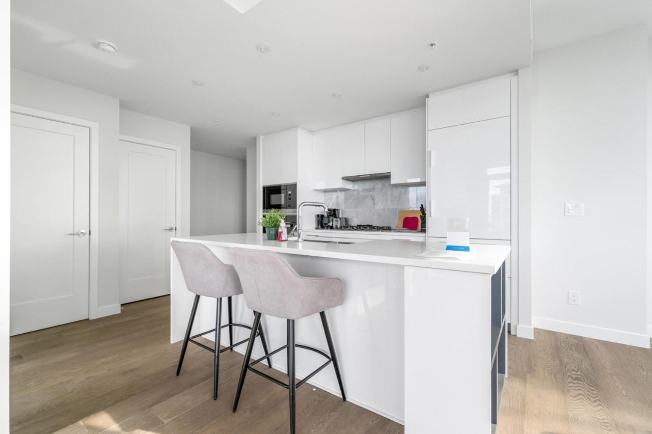 Apartment Urban Oasis: Stylish Retreat At Ubc