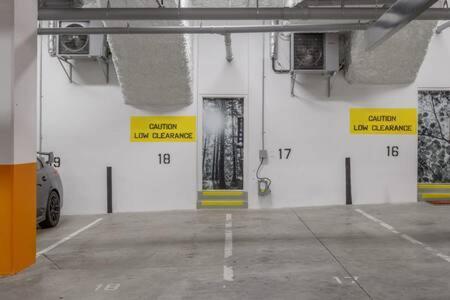 Luxury 3br Th W Peloton-central & Yvr I 2parking Holiday home