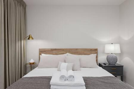 Luxury 3br Th W Peloton-central & Yvr I 2parking