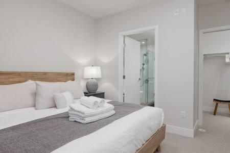 Holiday home Luxury 3br Th W Peloton-central & Yvr I 2parking