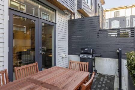 Holiday home Luxury 3br Th W Peloton-central & Yvr I 2parking Vancouver