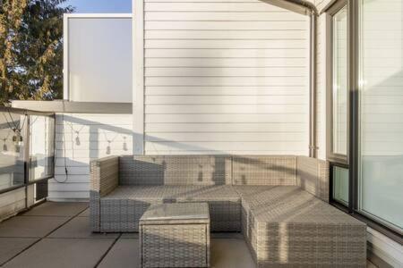 Holiday home Luxury 3br Th W Peloton-central & Yvr I 2parking *