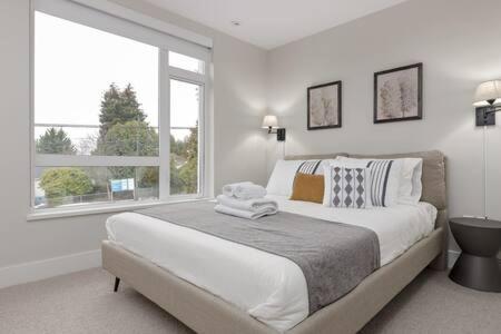 Luxury 3br Th W Peloton-central & Yvr I 2parking