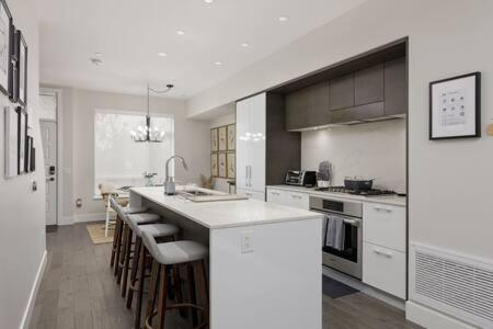Holiday home Luxury 3br Th W Peloton-central & Yvr I 2parking Vancouver