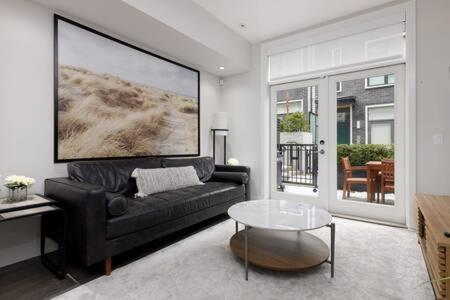 Luxury 3br Th W Peloton-central & Yvr I 2parking Vancouver