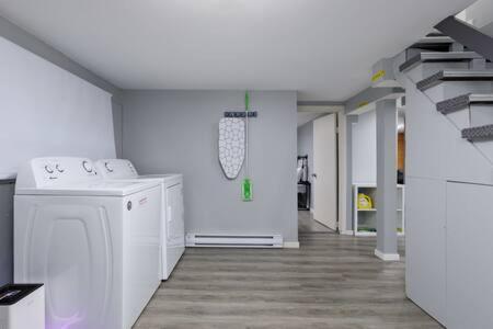 Spacious 4 Bedroom House In Park Drive *