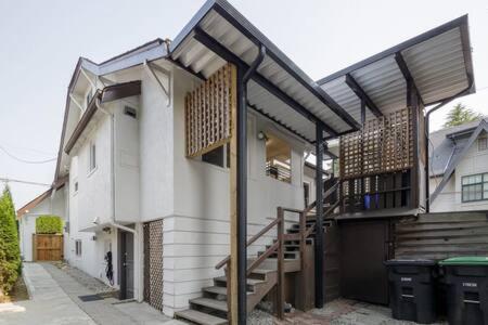 Spacious 4 Bedroom House In Park Drive * Vancouver