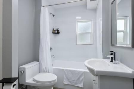 Spacious 4 Bedroom House In Park Drive *