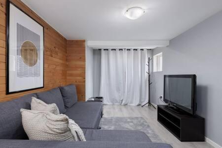 Spacious 4 Bedroom House In Park Drive Holiday home Vancouver