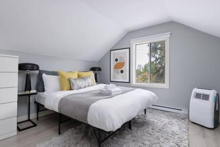 Spacious 4 Bedroom House In Park Drive Holiday home Vancouver