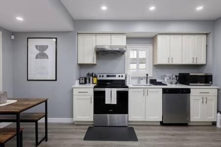 Spacious 4 Bedroom House In Park Drive Vancouver