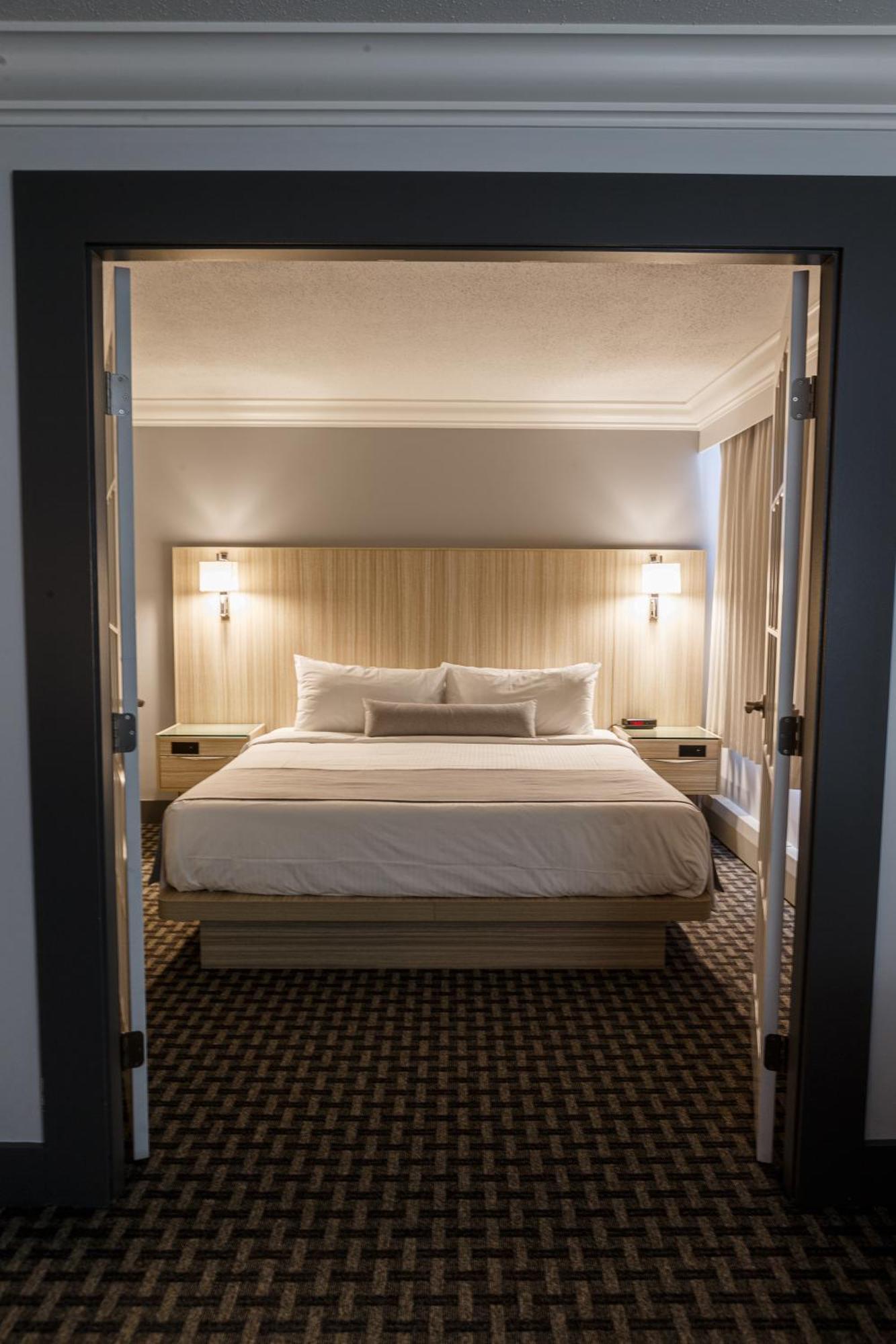 Hotel Century Plaza 3*
