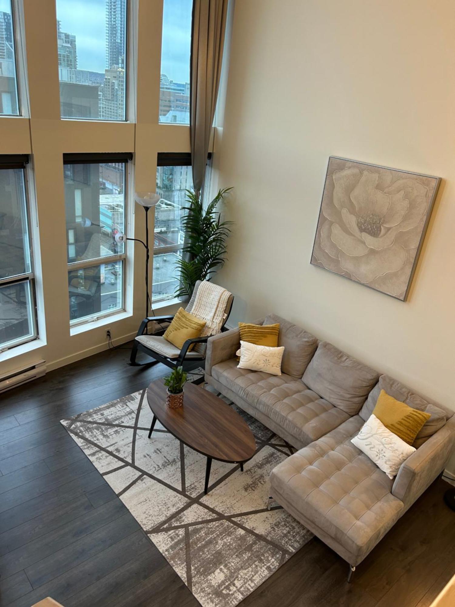 Modern Top-floor 1-bedroom Loft With Free Parking Vancouver