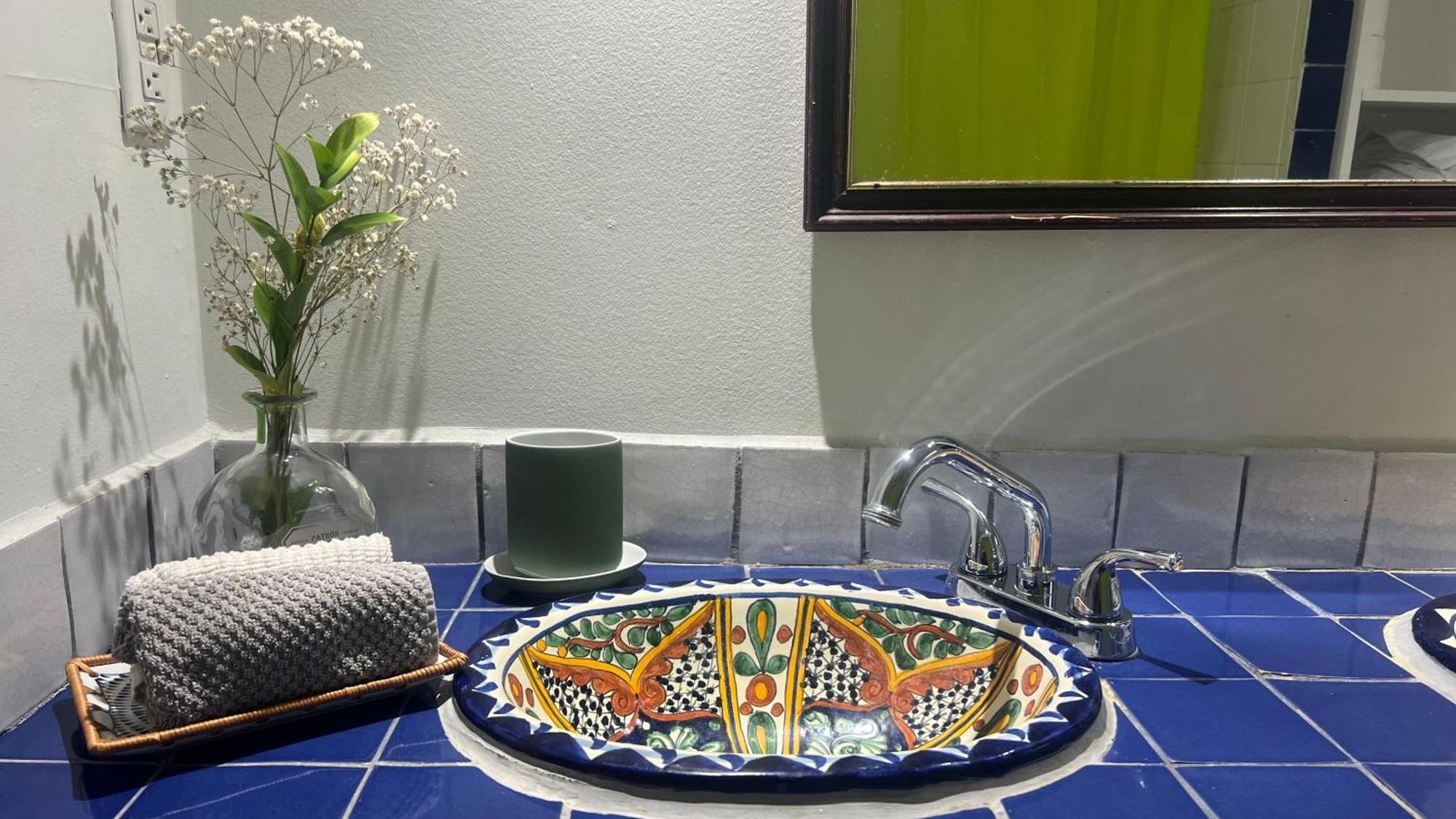 Guest house Heart Of Kitsilano Area,5 Mins Walk To Kits Beach,no Share With Other People