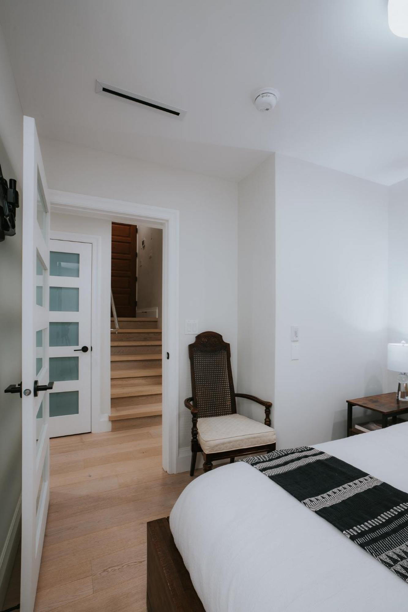 A Gentle Hideaway In The Urban Forest West End Downtown