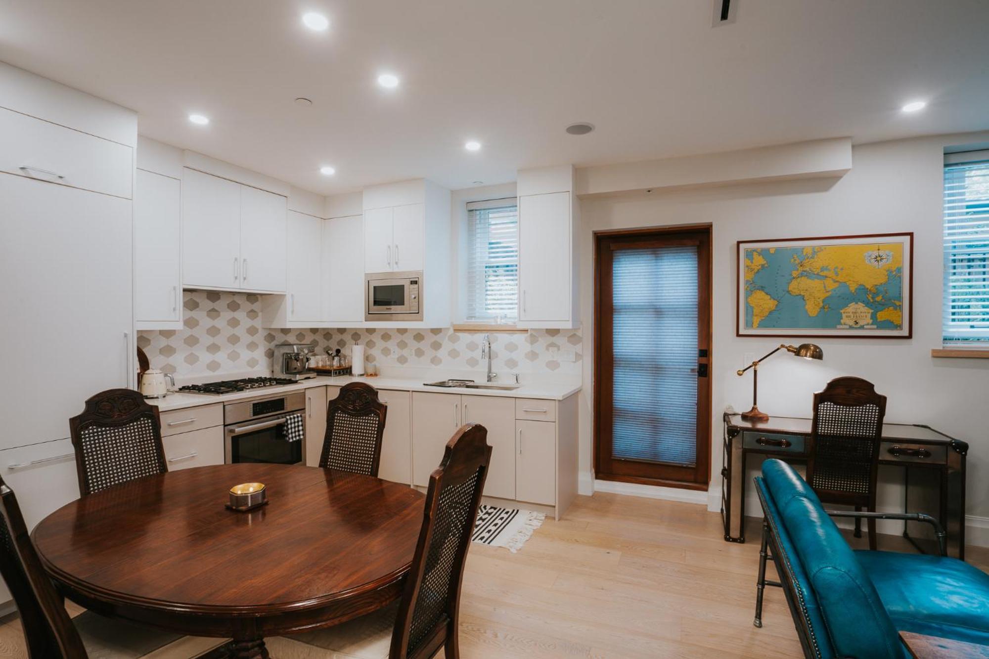 A Gentle Hideaway In The Urban Forest West End Downtown * Vancouver