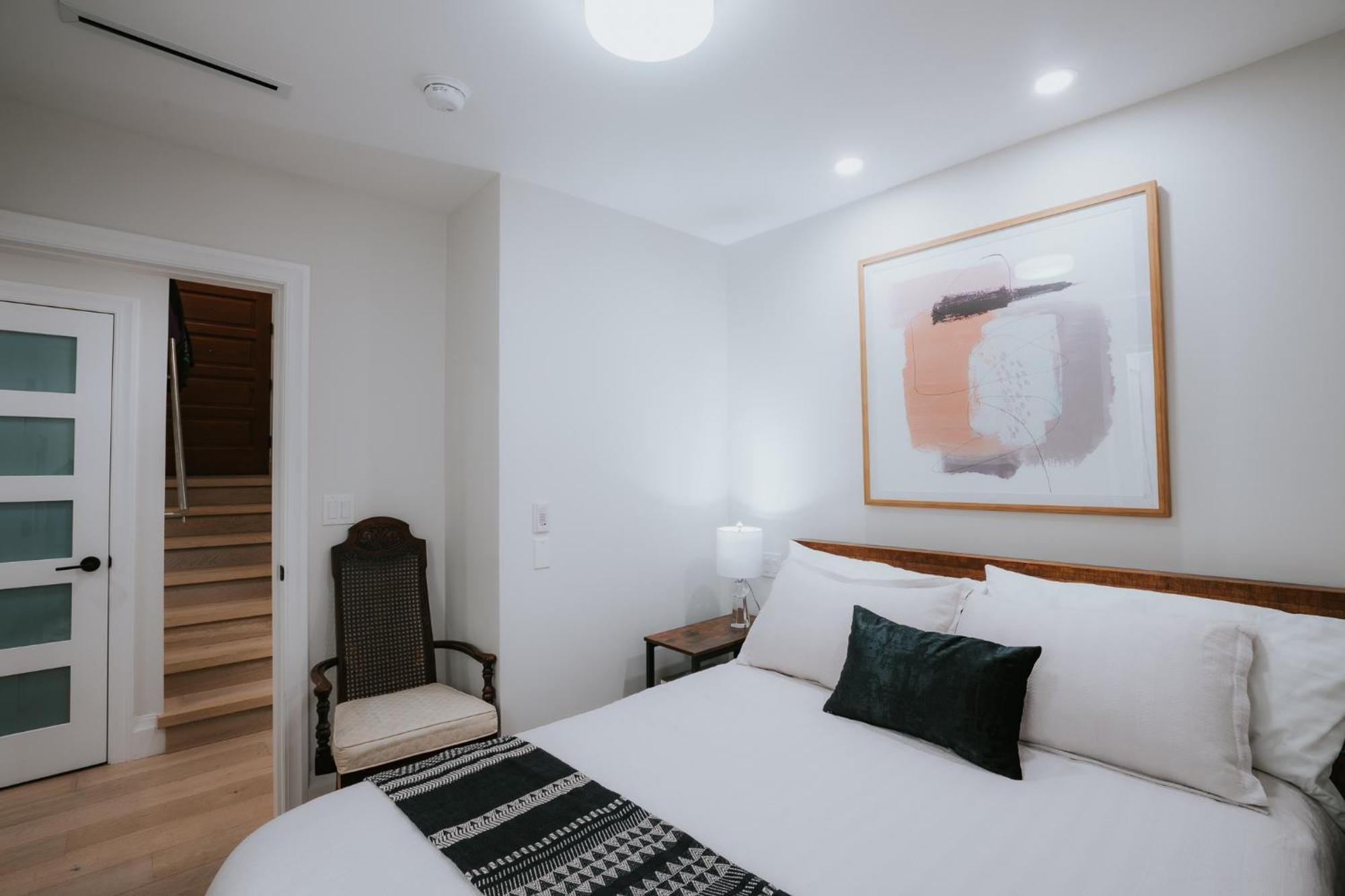A Gentle Hideaway In The Urban Forest West End Downtown Apartment Vancouver