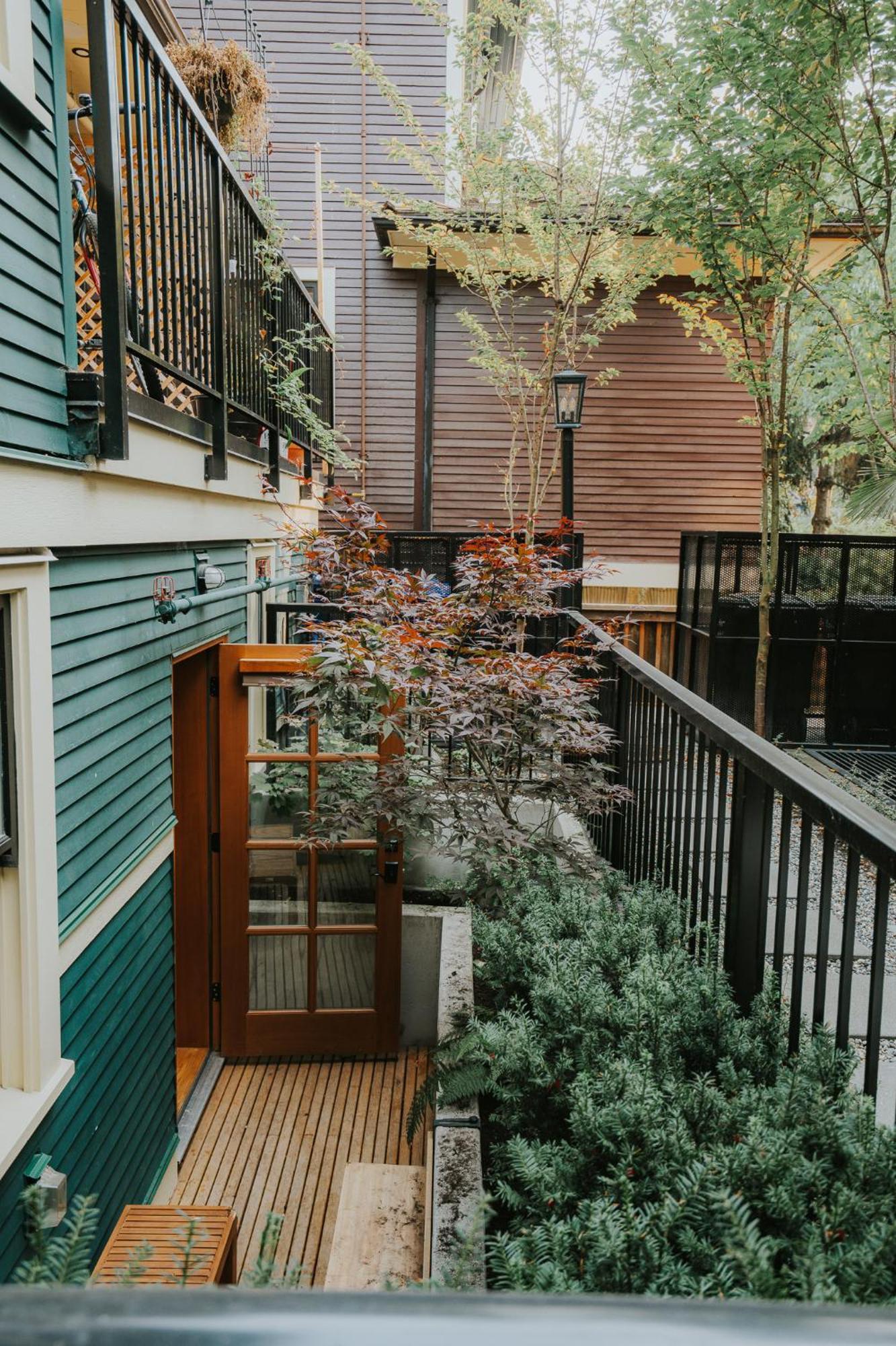 A Gentle Hideaway In The Urban Forest West End Downtown *