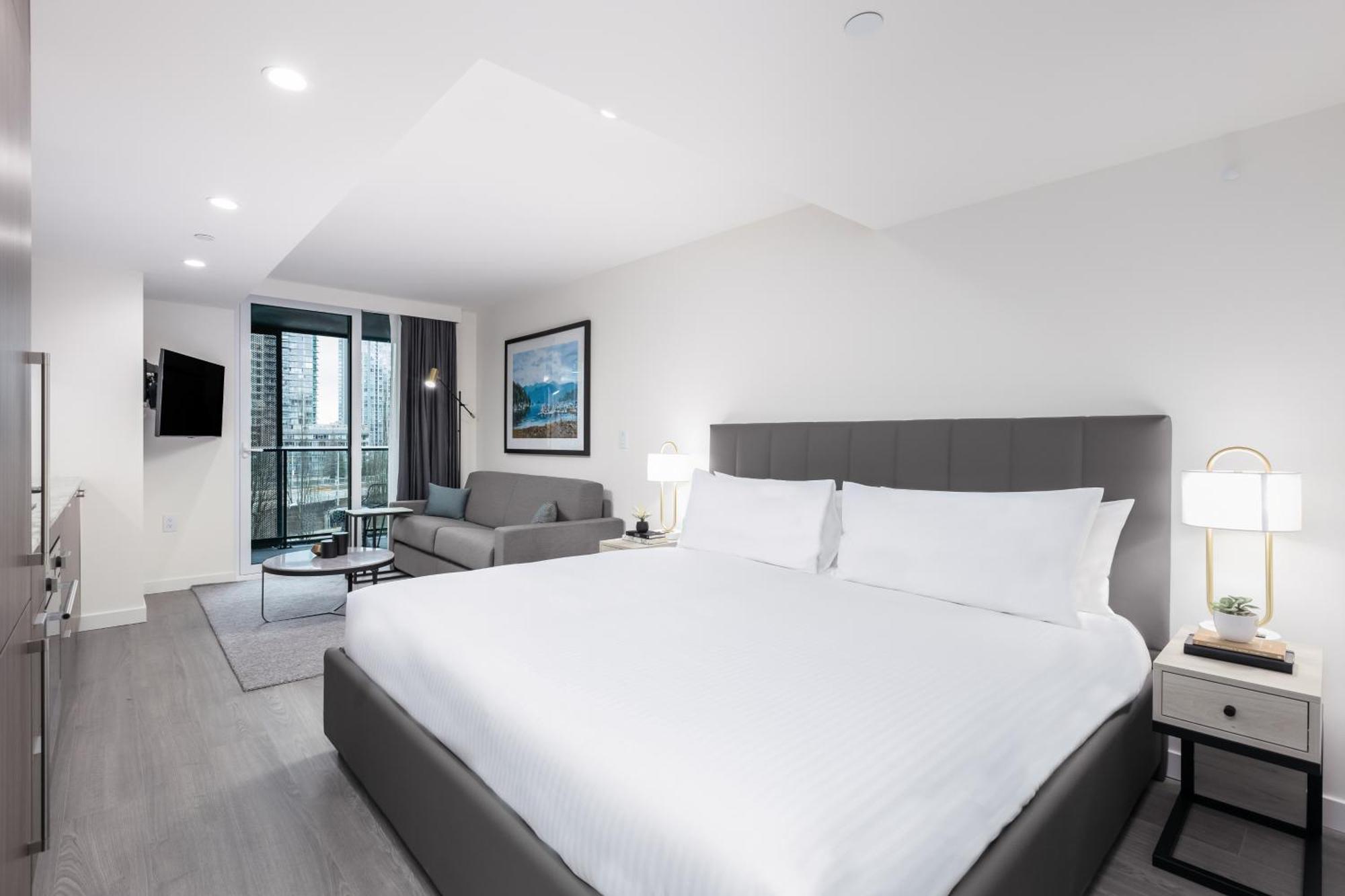 Level Downtown - Howe Hotel