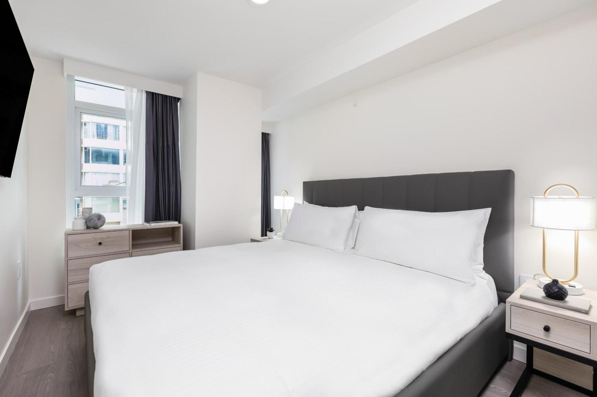Level Downtown - Howe Hotel Vancouver
