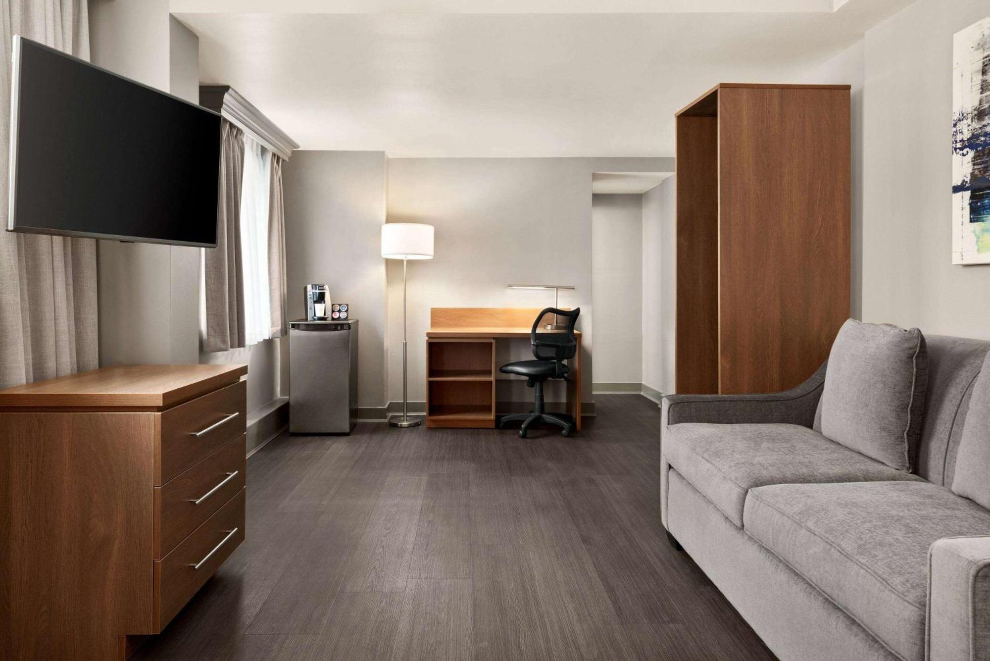 Days By Wyndham Downtown Hotel