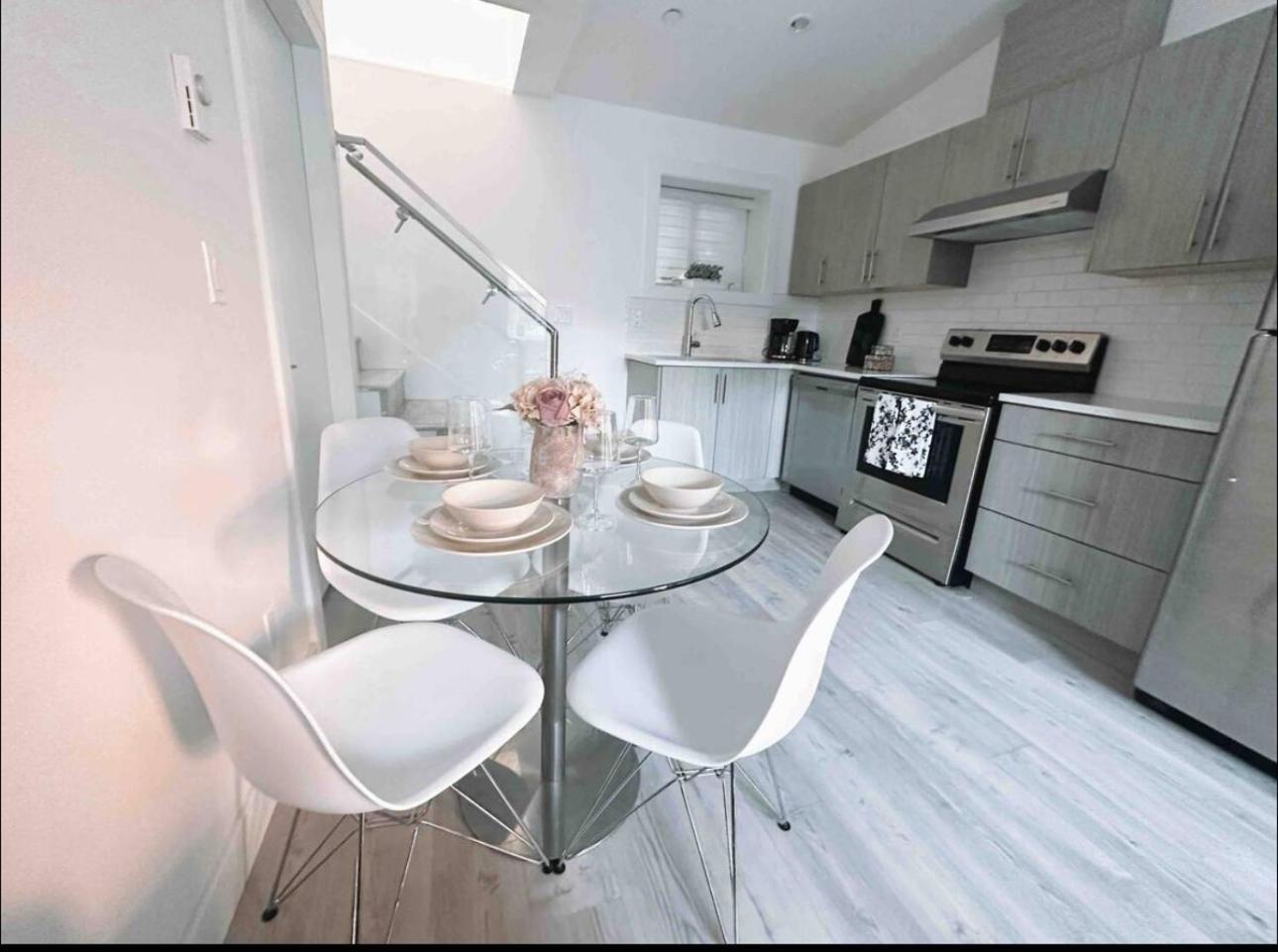 Modern In Close To Downtown And Airport Holiday home Vancouver
