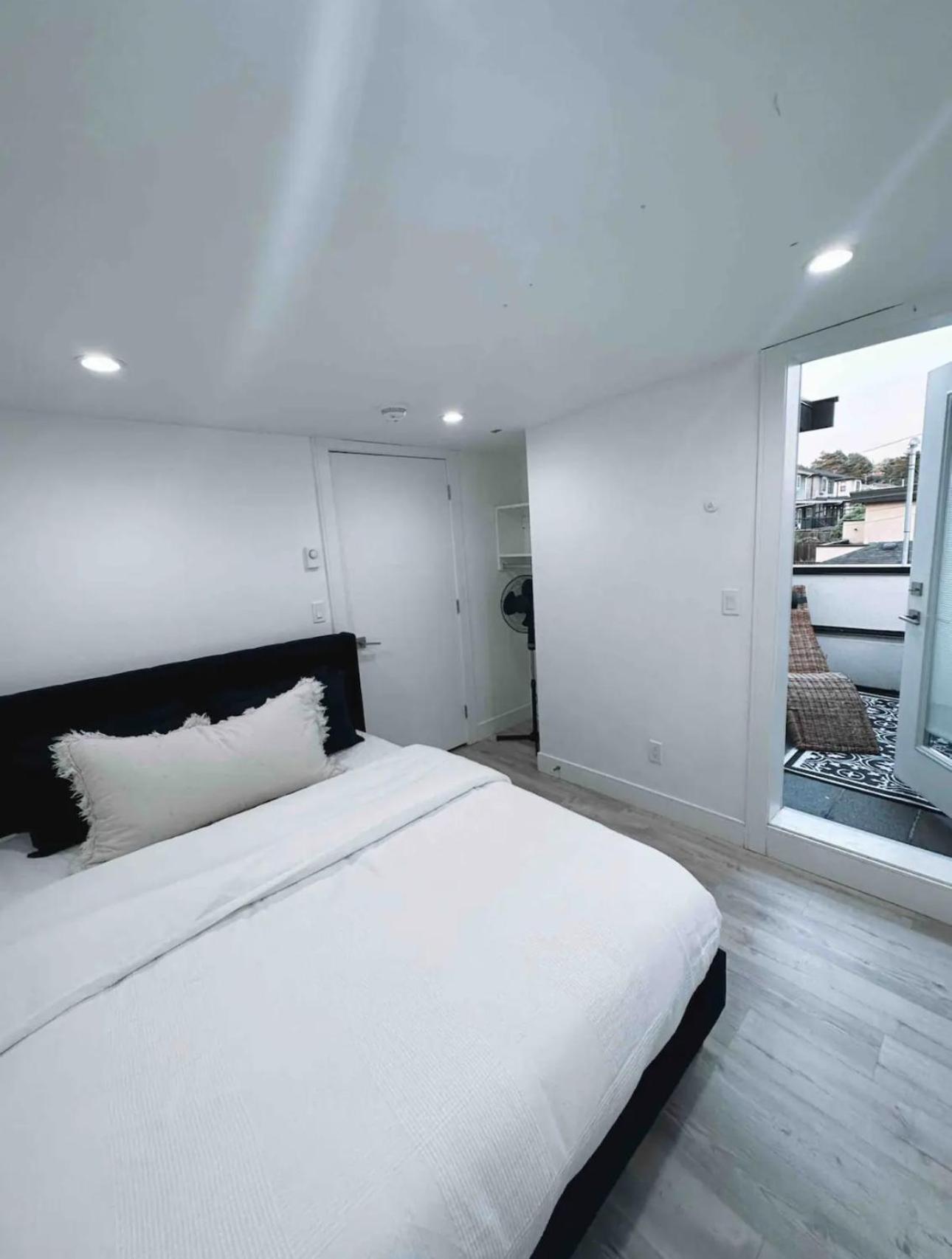 Modern In Close To Downtown And Airport Holiday home Vancouver