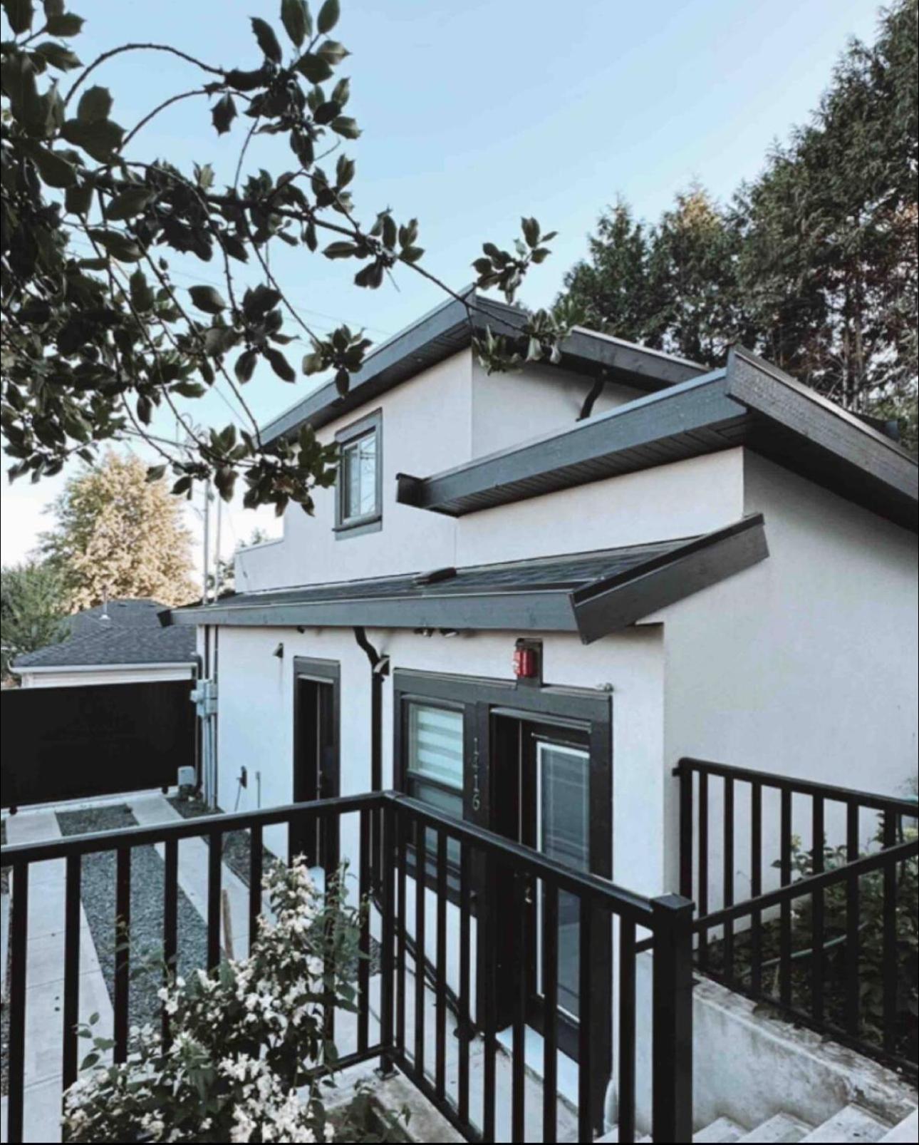 Modern In Close To Downtown And Airport Holiday home