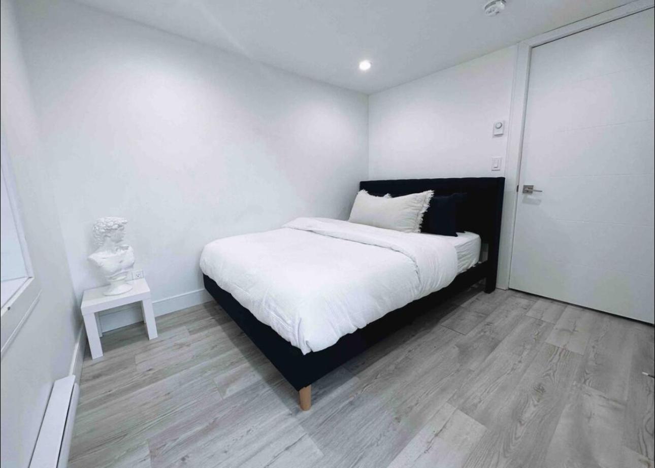 Holiday home Modern In Close To Downtown And Airport *