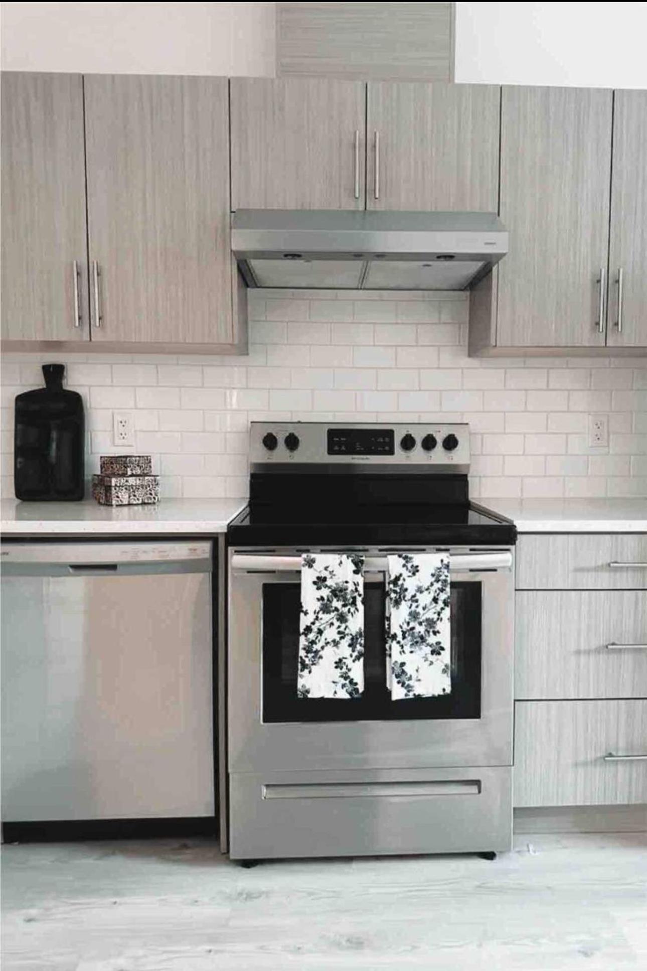 Holiday home Modern In Close To Downtown And Airport Vancouver
