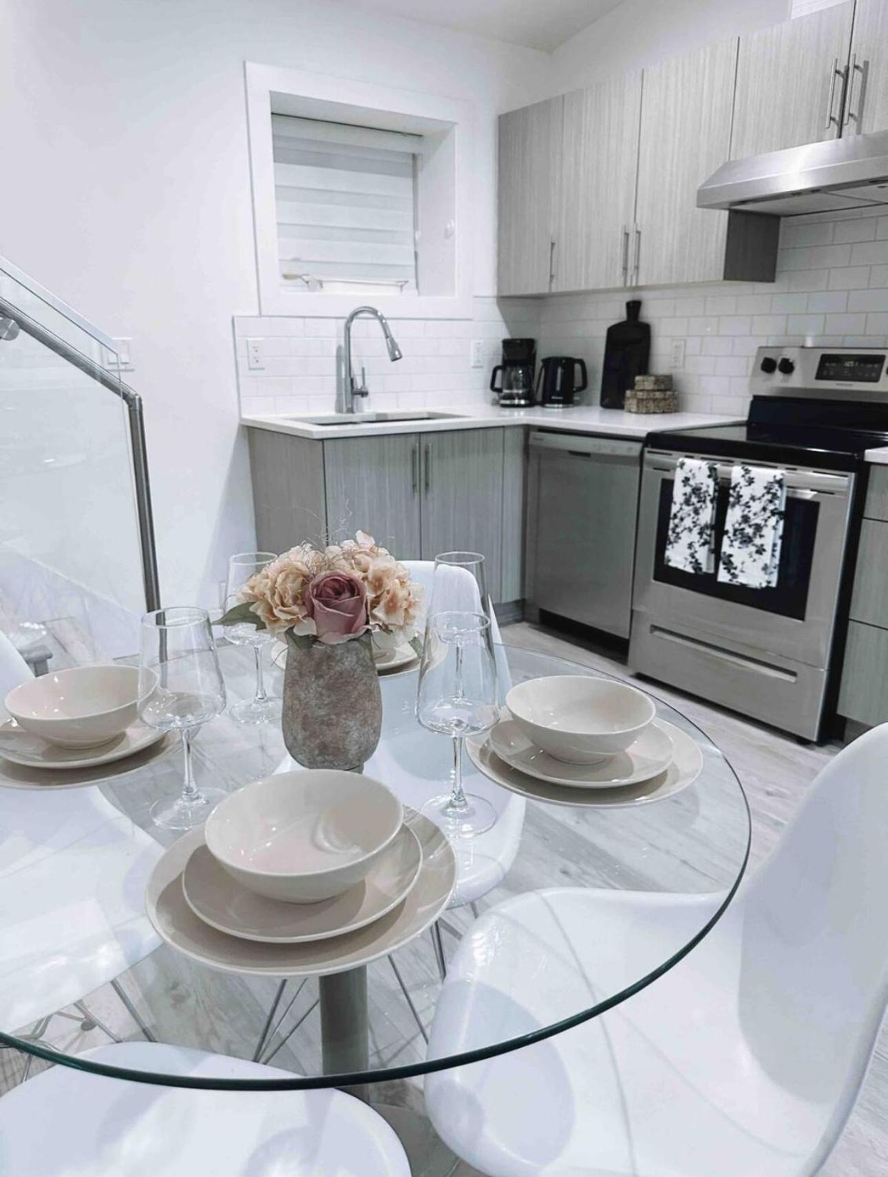 Modern In Close To Downtown And Airport Holiday home Vancouver