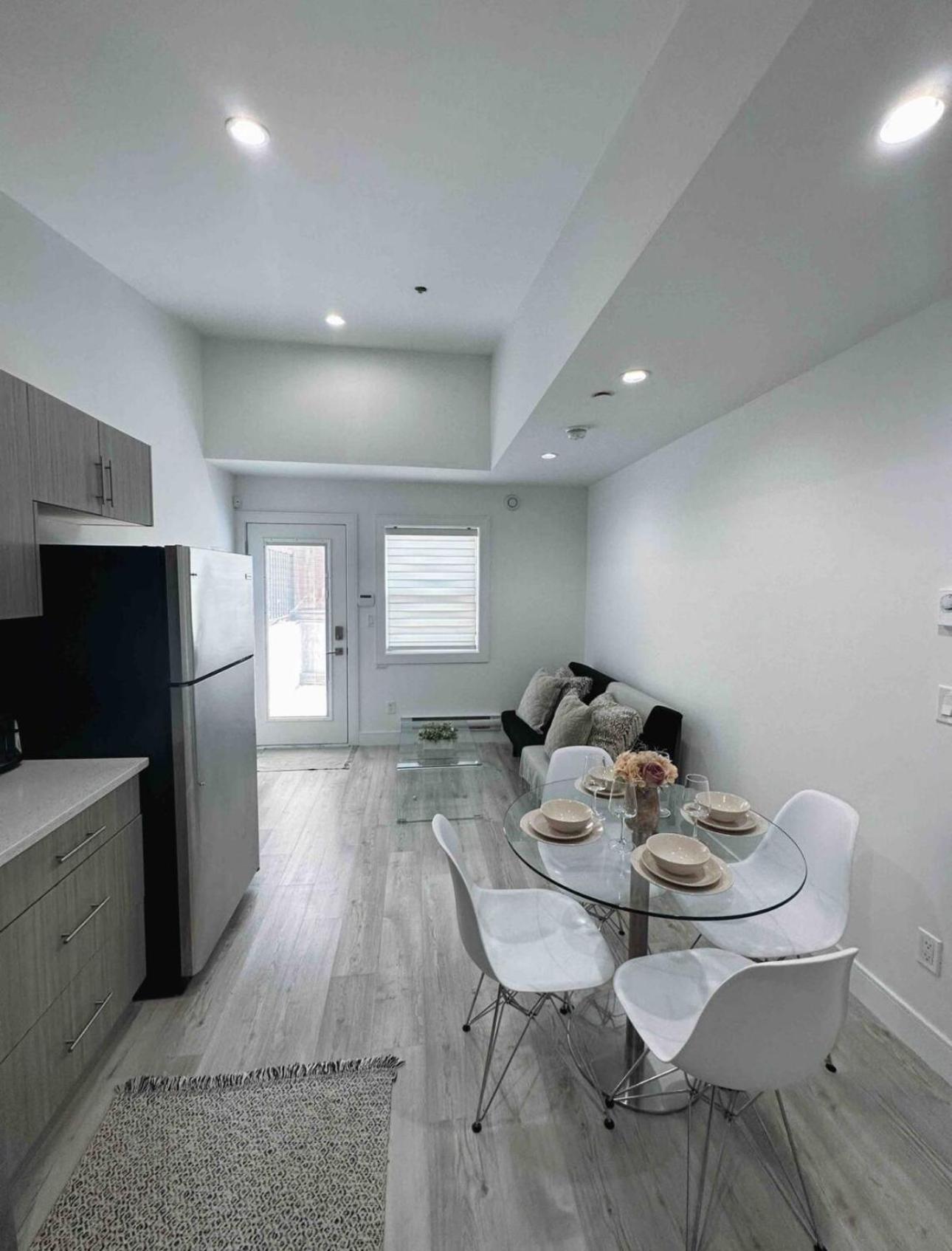Modern In Close To Downtown And Airport