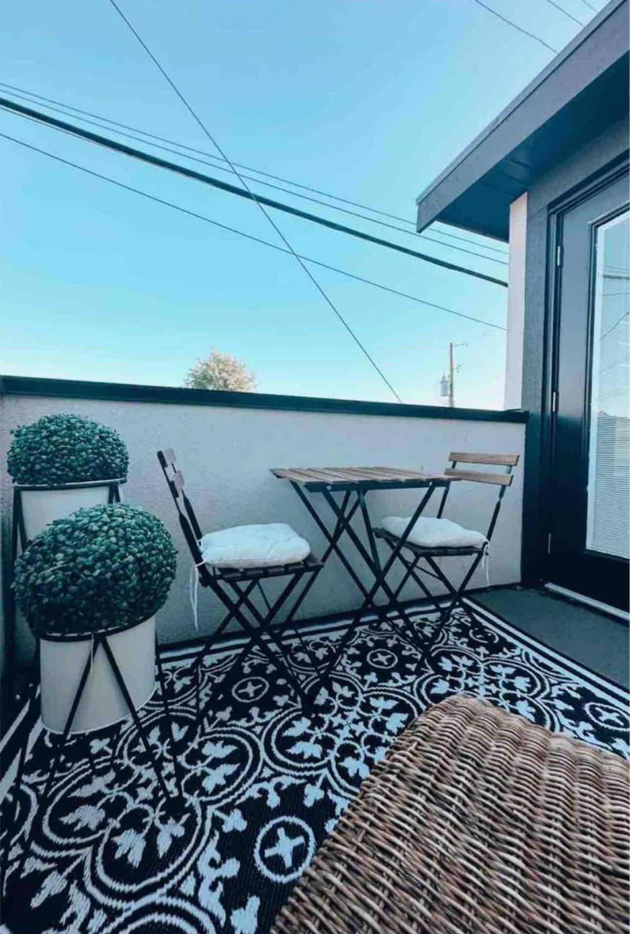 Modern In Close To Downtown And Airport Holiday home *