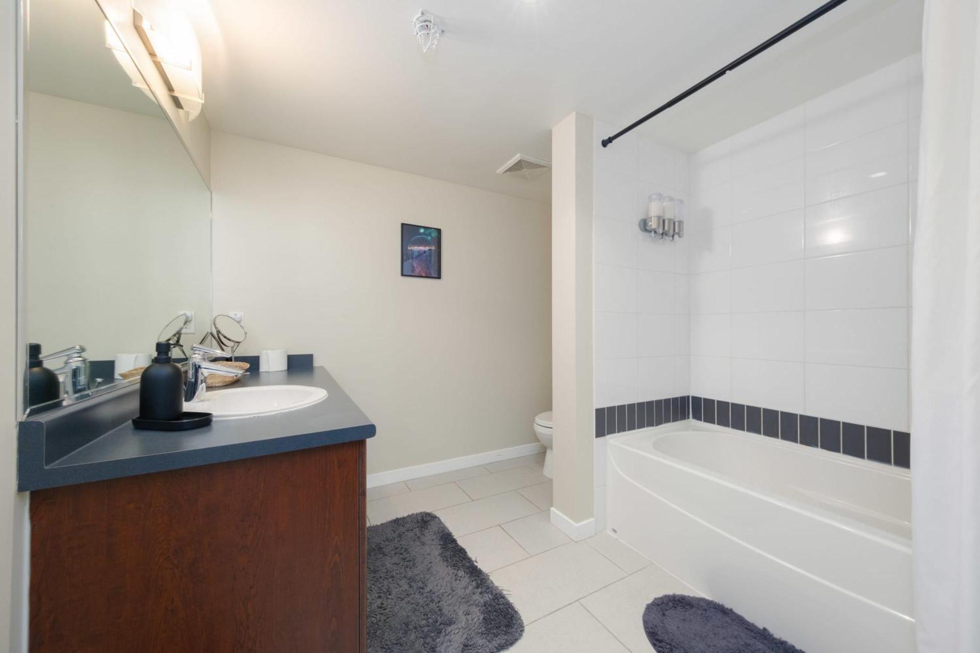 Apartment Sub-penthouse With Jacuzzi Pool & Sauna *