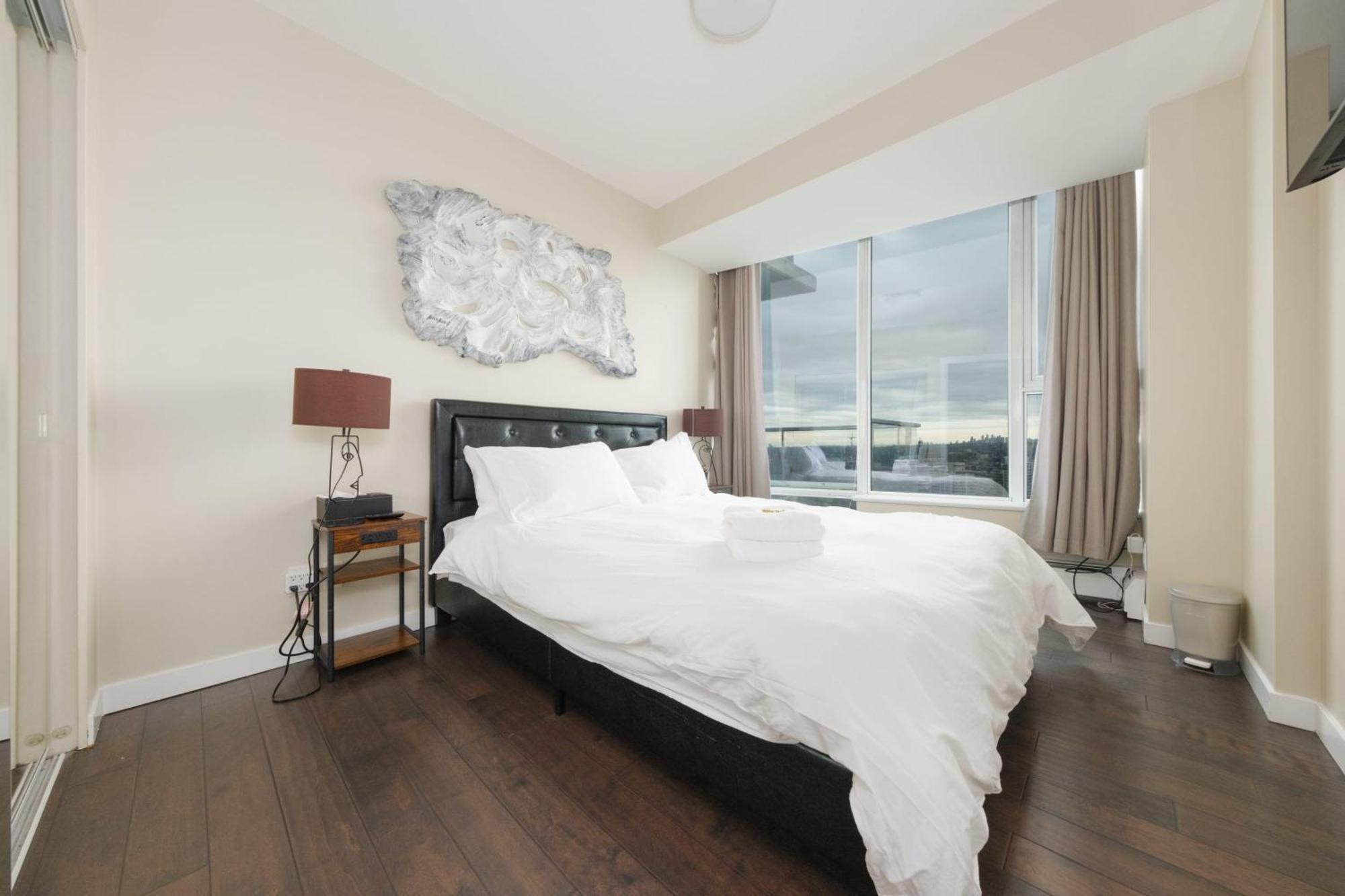 Sub-penthouse With Jacuzzi Pool & Sauna Apartment Vancouver