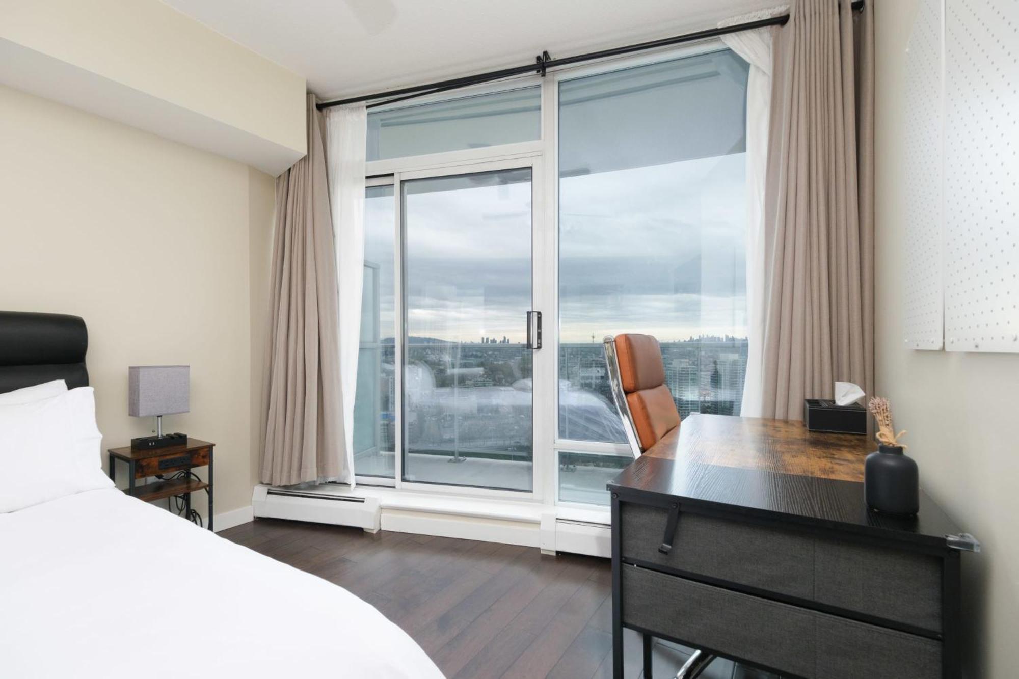 Sub-penthouse With Jacuzzi Pool & Sauna Vancouver