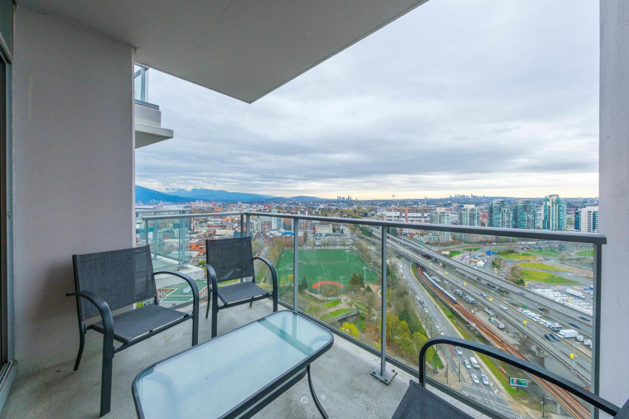 Sub-penthouse With Jacuzzi Pool & Sauna *