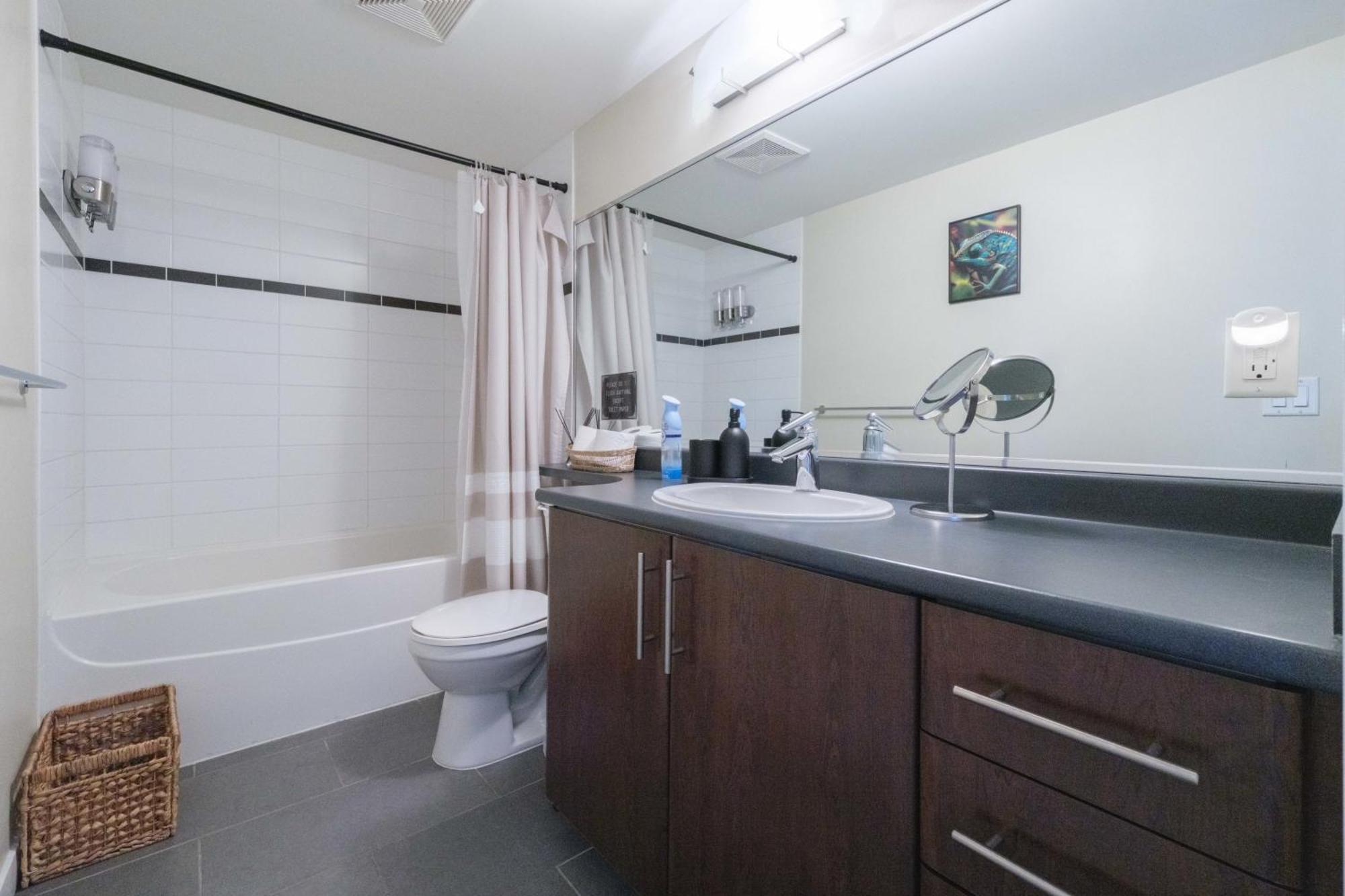 Apartment Sub-penthouse With Jacuzzi Pool & Sauna Vancouver