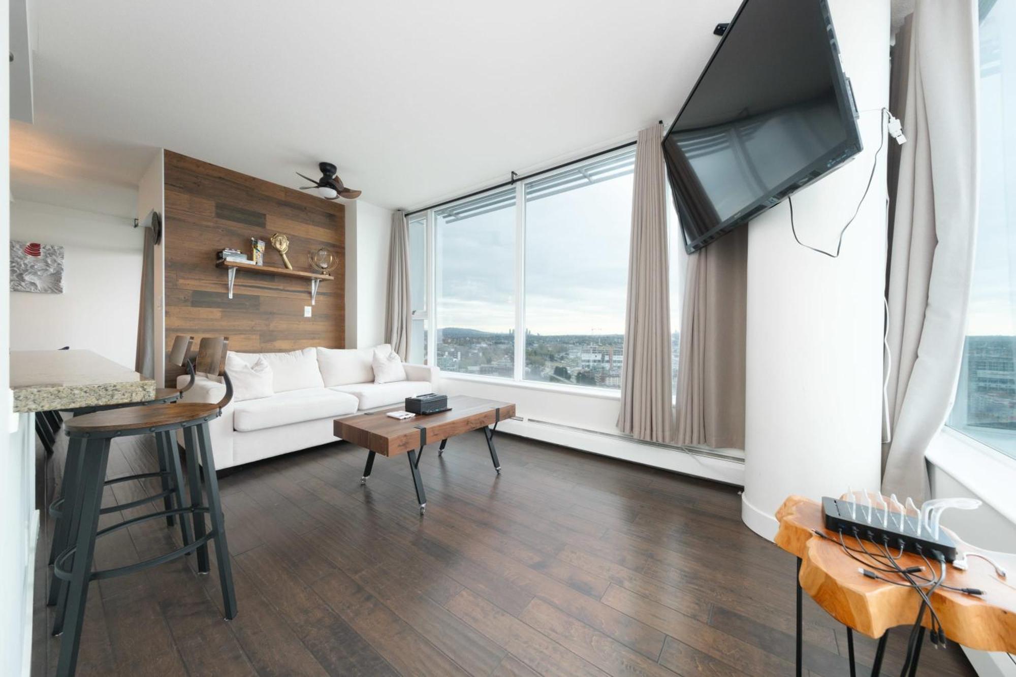Apartment Sub-penthouse With Jacuzzi Pool & Sauna Vancouver