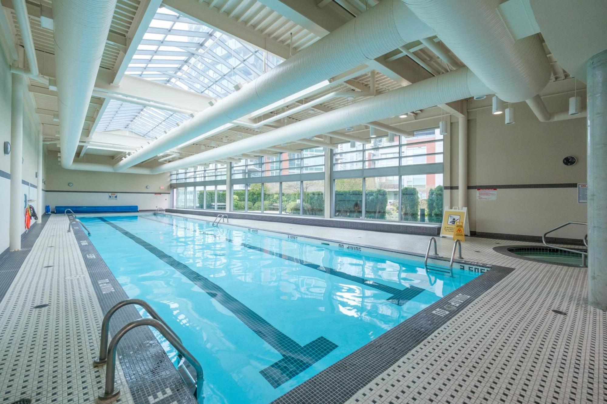 Apartment Sub-penthouse With Jacuzzi Pool & Sauna Vancouver