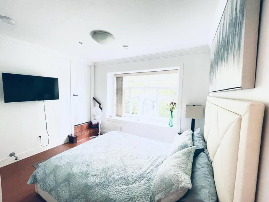 Free Breakfast/luxury/modern/vancouver & Burnaby Apartment *