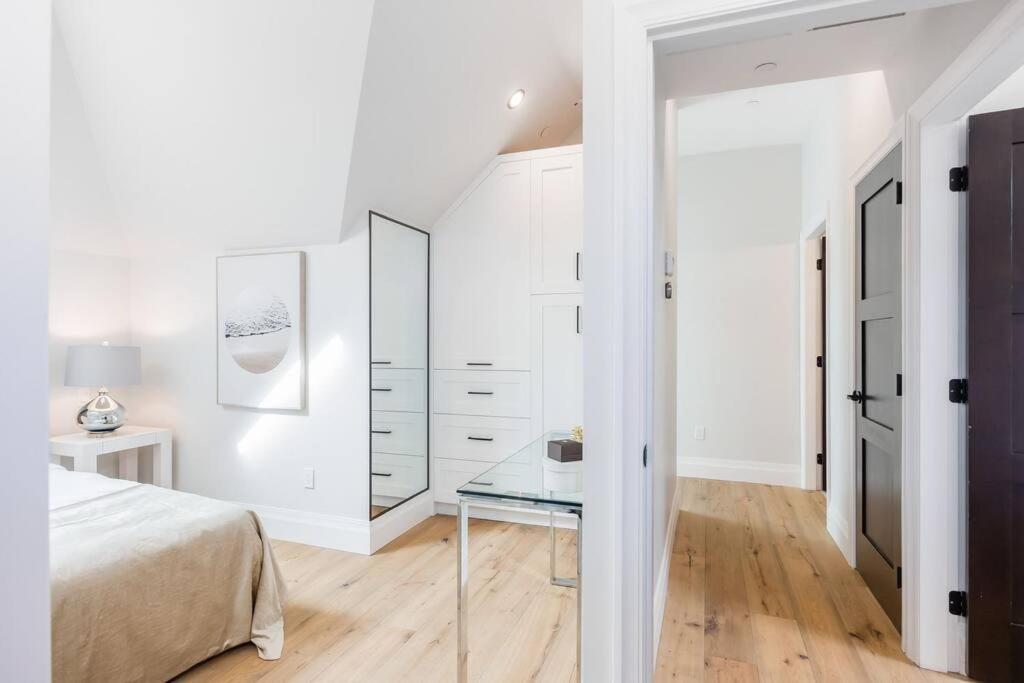 Easeful 2 Bedroom Unit Near Bay Apartment