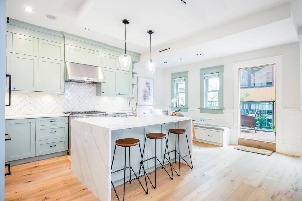 Easeful 2 Bedroom Unit Near Bay