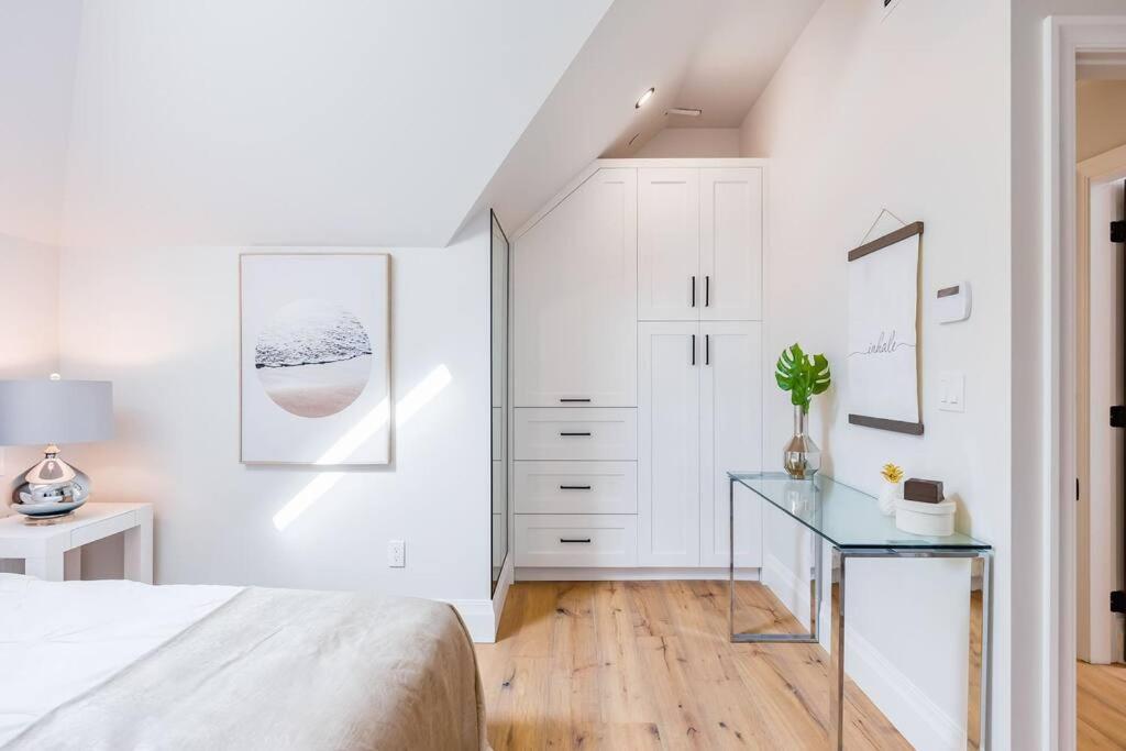 Easeful 2 Bedroom Unit Near Bay Apartment