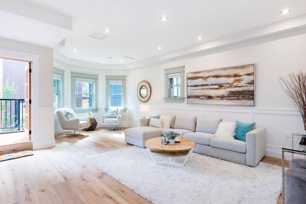 Easeful 2 Bedroom Unit Near Bay Apartment *