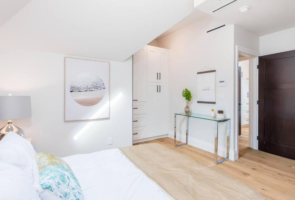 Apartment Easeful 2 Bedroom Unit Near Bay *