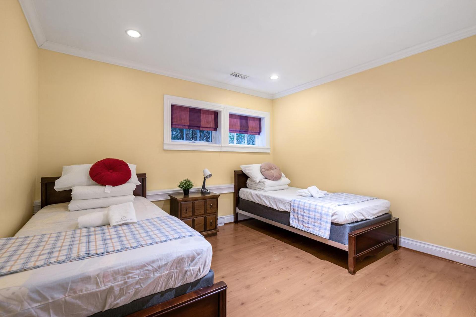 Guest house Charming Retreat On Cypress Street, Your Away From