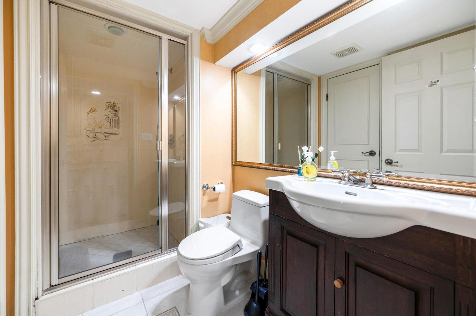 Charming Retreat On Cypress Street, Your Away From Guest house Vancouver