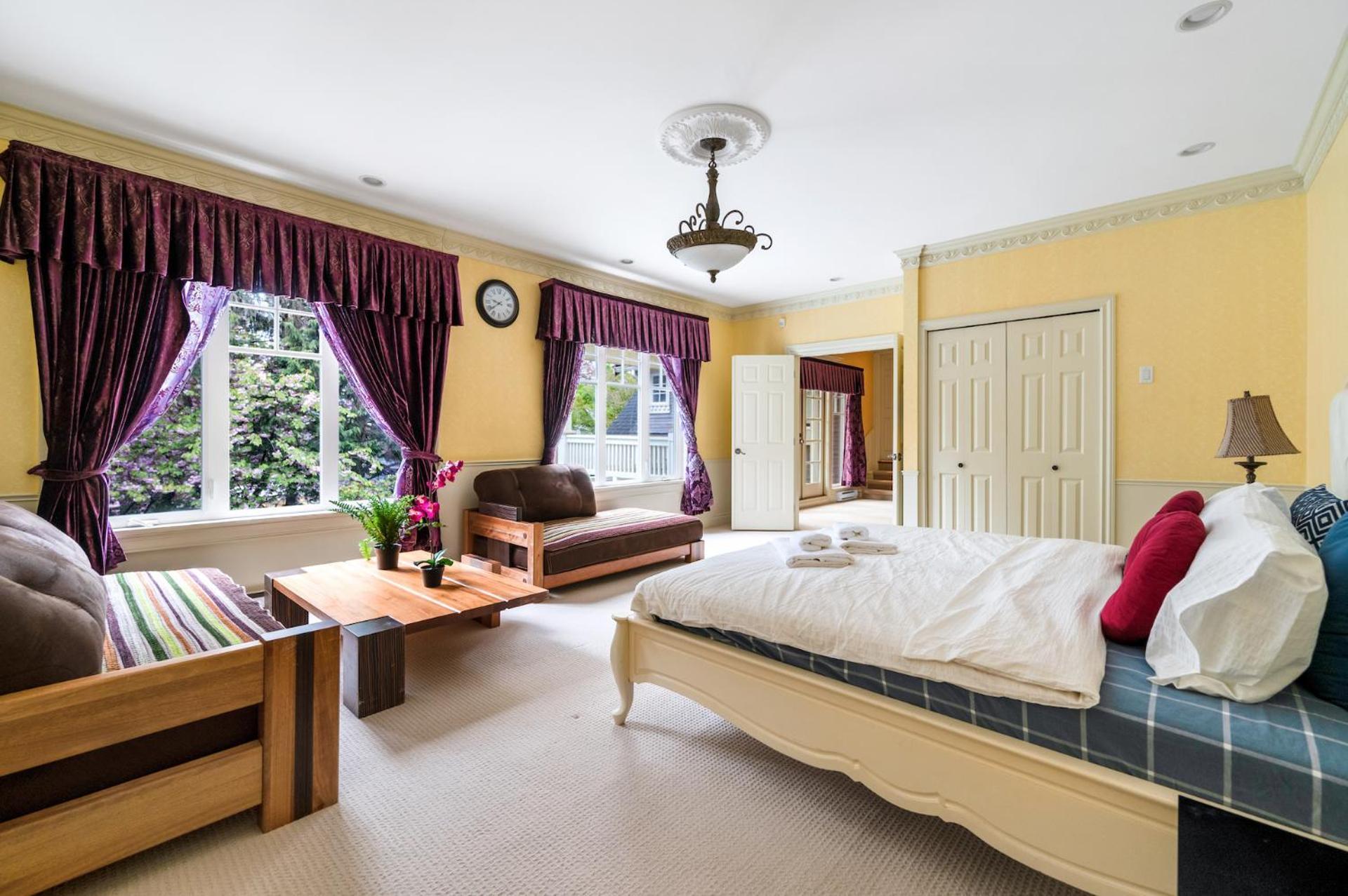 Guest house Charming Retreat On Cypress Street, Your Away From *